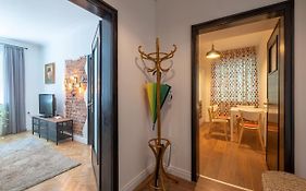 Sophisticated Gem With Private Parking